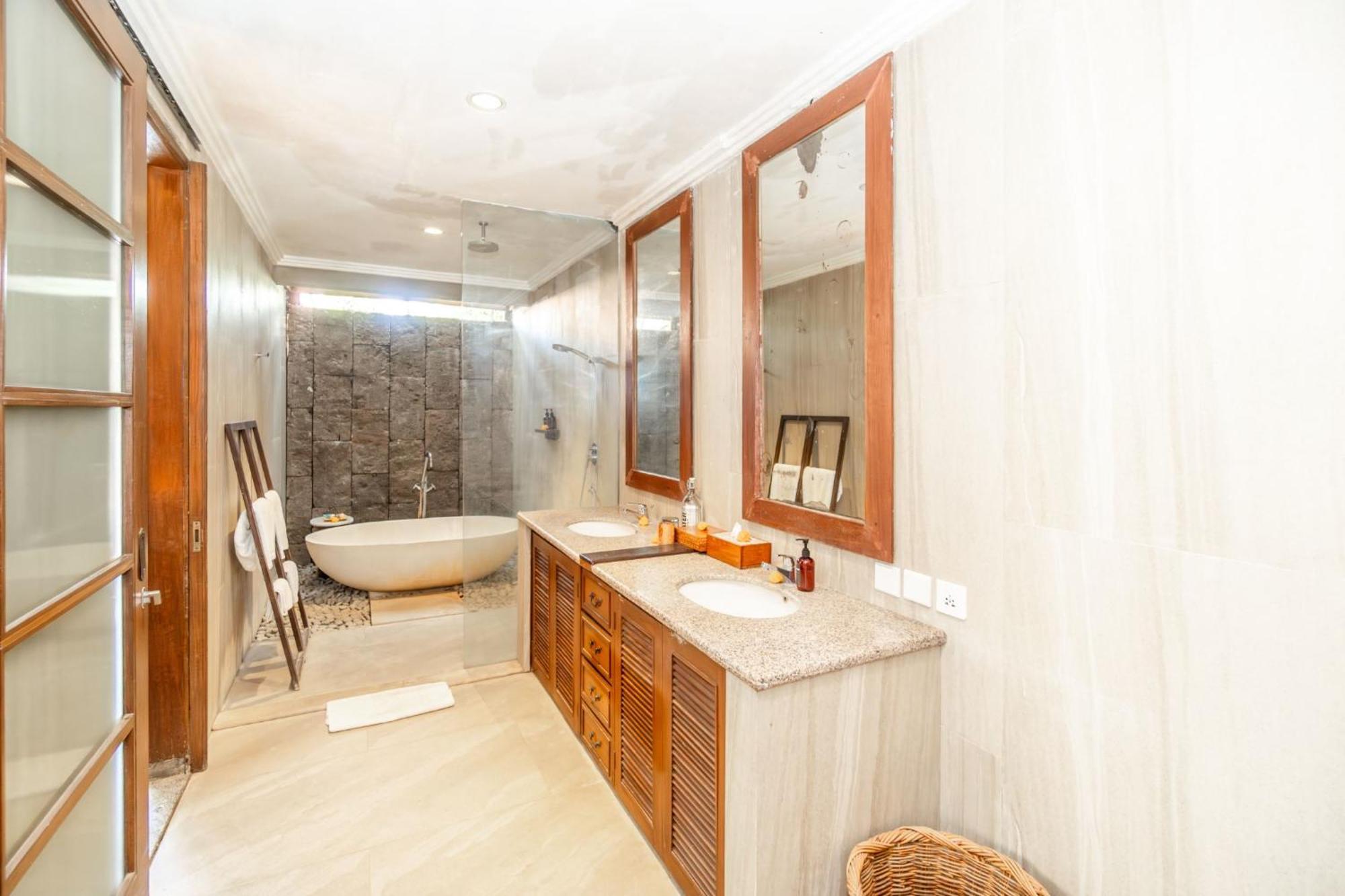Kecapi Villa Seminyak By Ini Vie Hospitality Екстериор снимка