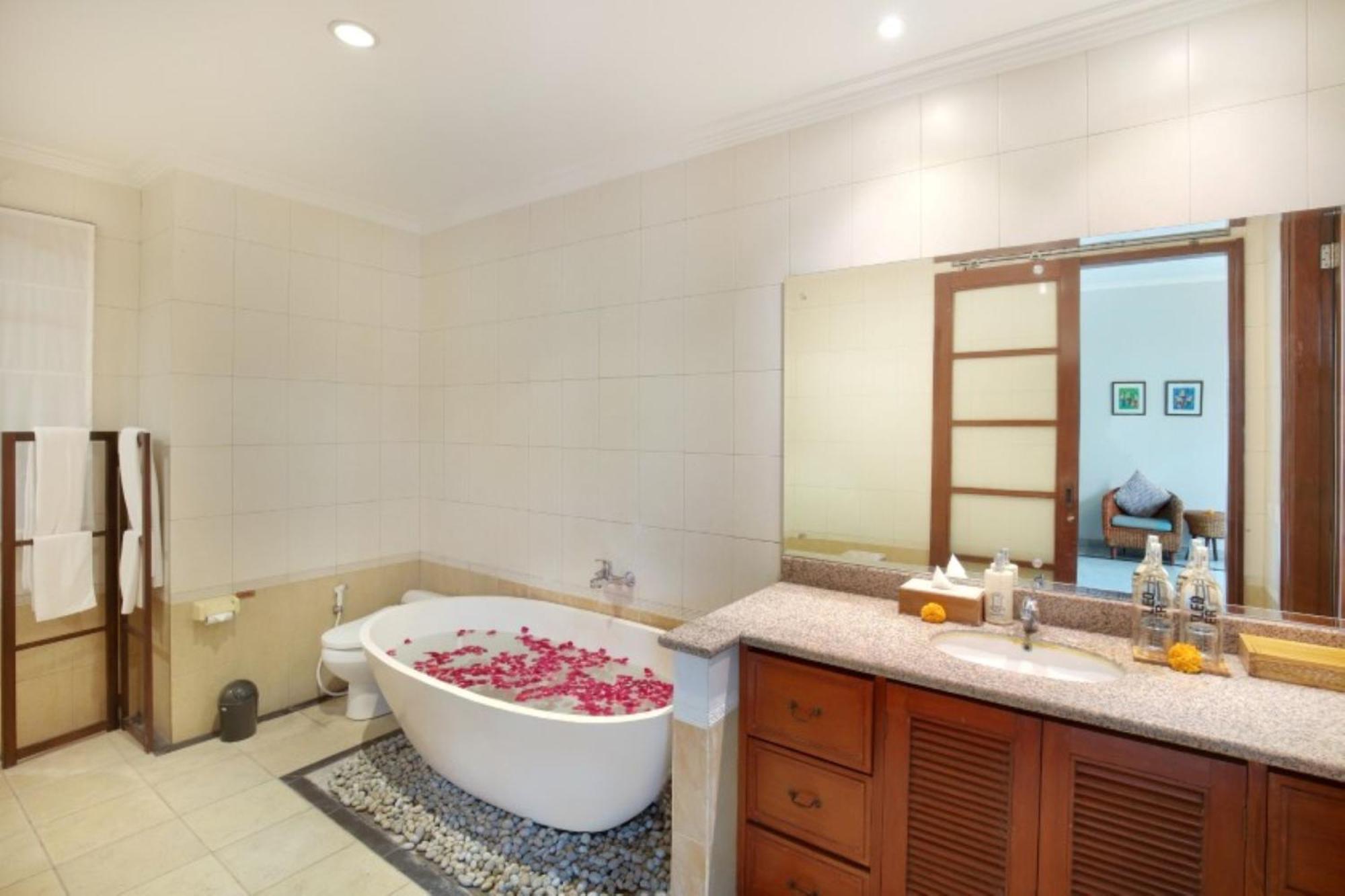 Kecapi Villa Seminyak By Ini Vie Hospitality Екстериор снимка